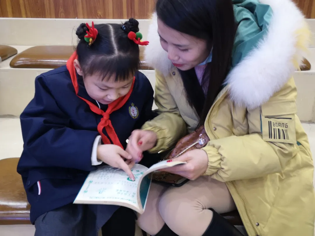 家校互动 趣味共读——华阳实验小学亲子阅读活动报道