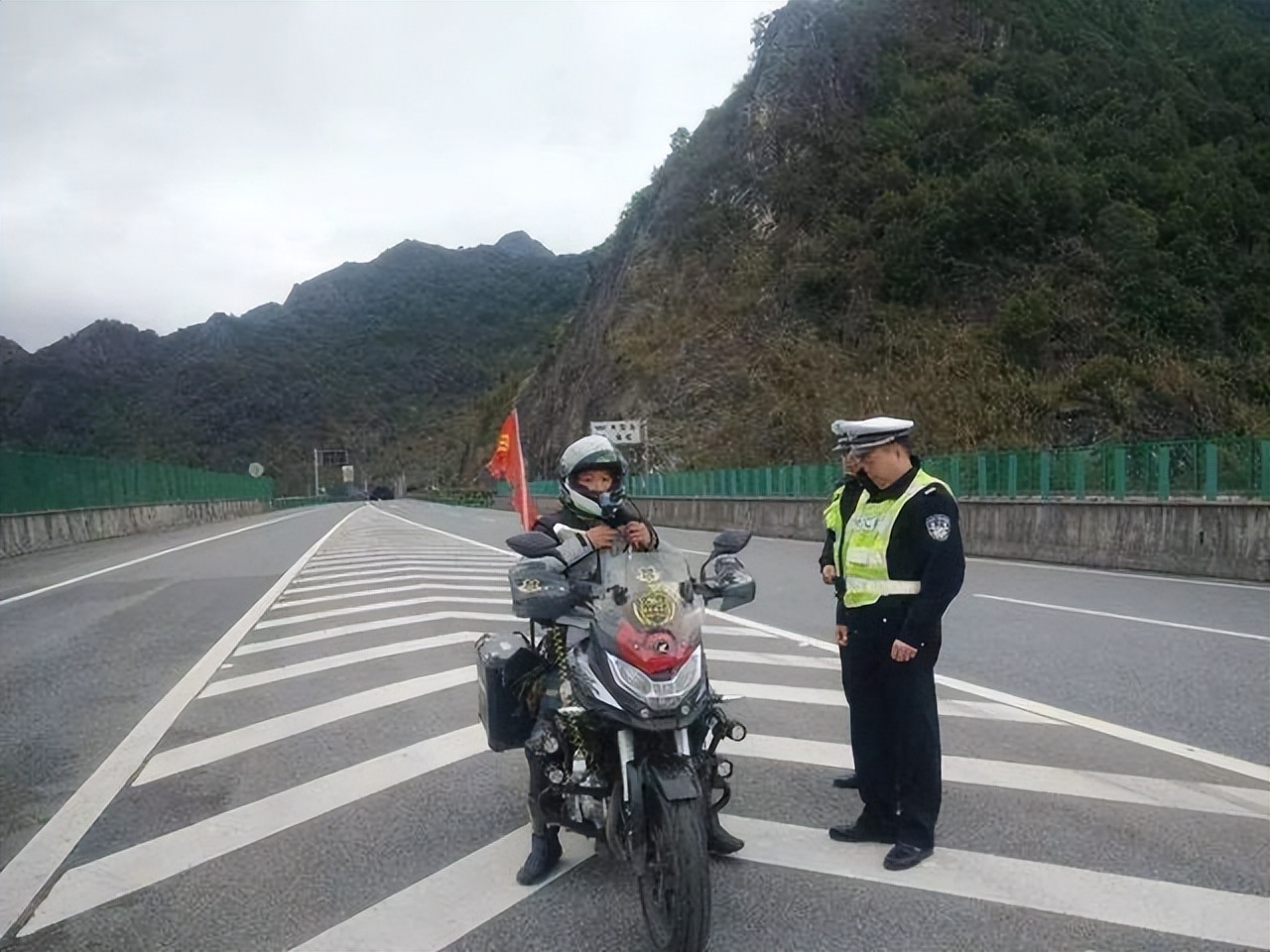 摩托车加油多少钱摩托车上高速如何收费
