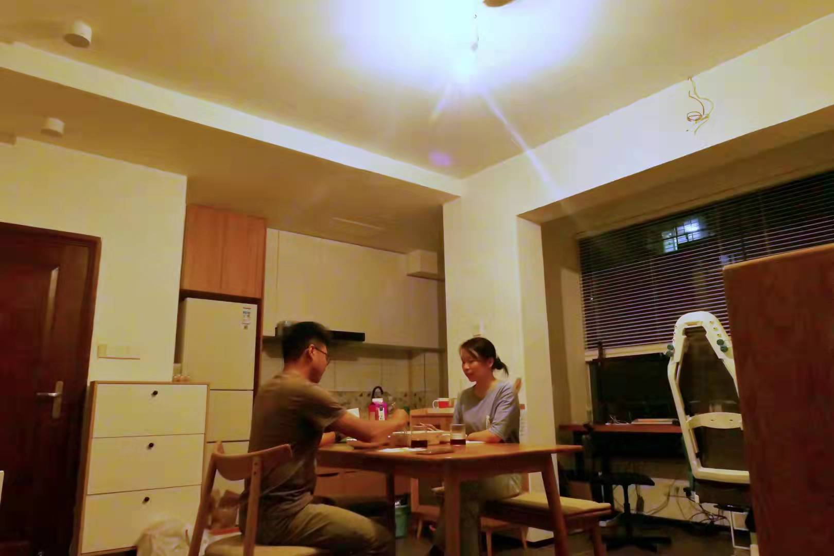 超薄智能吸顶灯，HomeKit灯光颜值担当