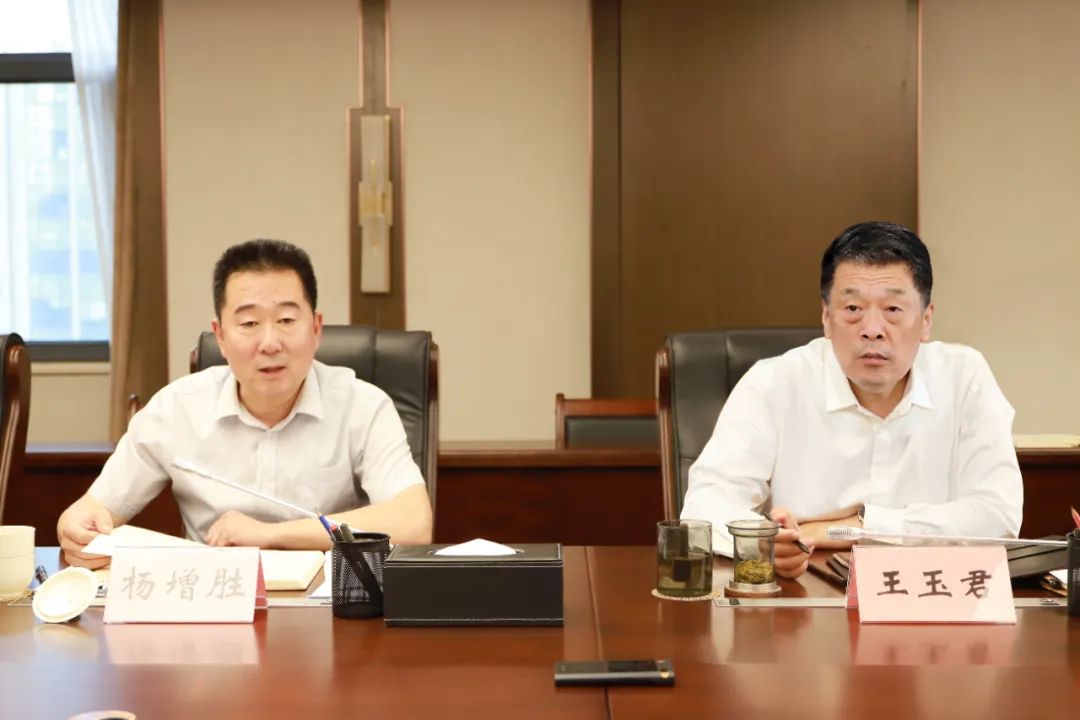 山东省司法厅党委理论学习中心组进行集体学习