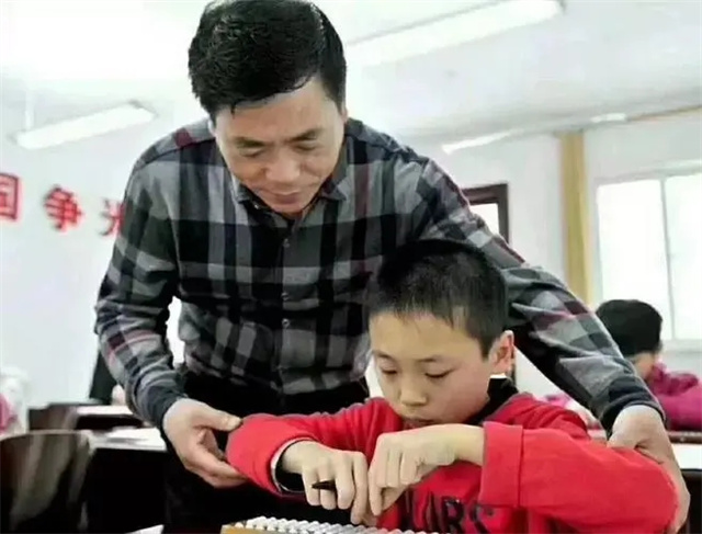 何雪豪：8岁被特招入伍，成为特种兵，学费由国家承担