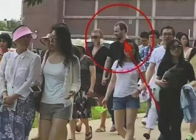 2017年，章莹颖异国求学惨遭不测，尸首下落不明，凶手却免于死刑