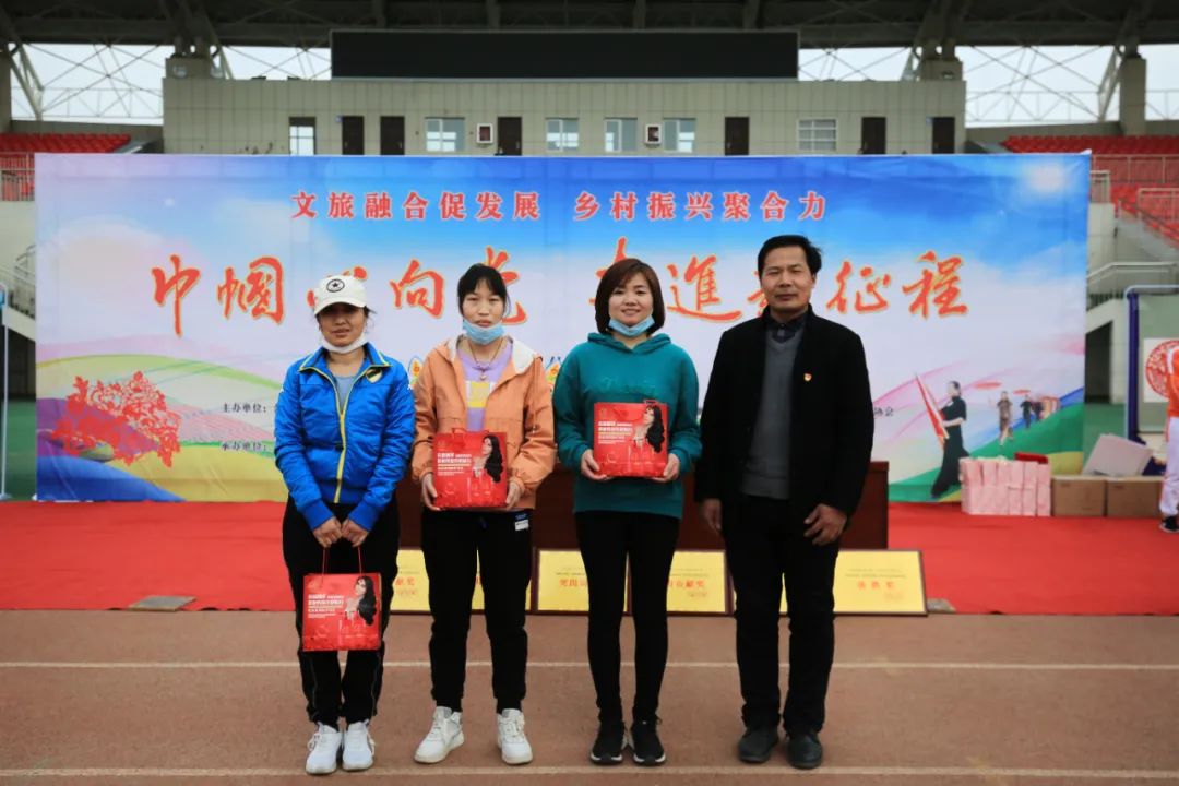 “巾幗心向黨 奮進(jìn)新征程”群眾性文化 娛樂(lè)活動(dòng)亮彩紛呈
