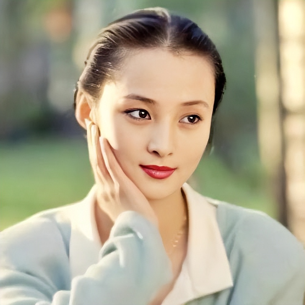 “考古”女星罕见18岁青涩照，刘亦菲太甜了，宁静好野