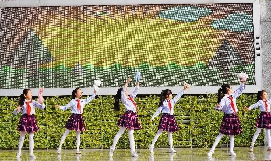 成都高新区中和小学开展“五一致敬最美劳动者”主题活动