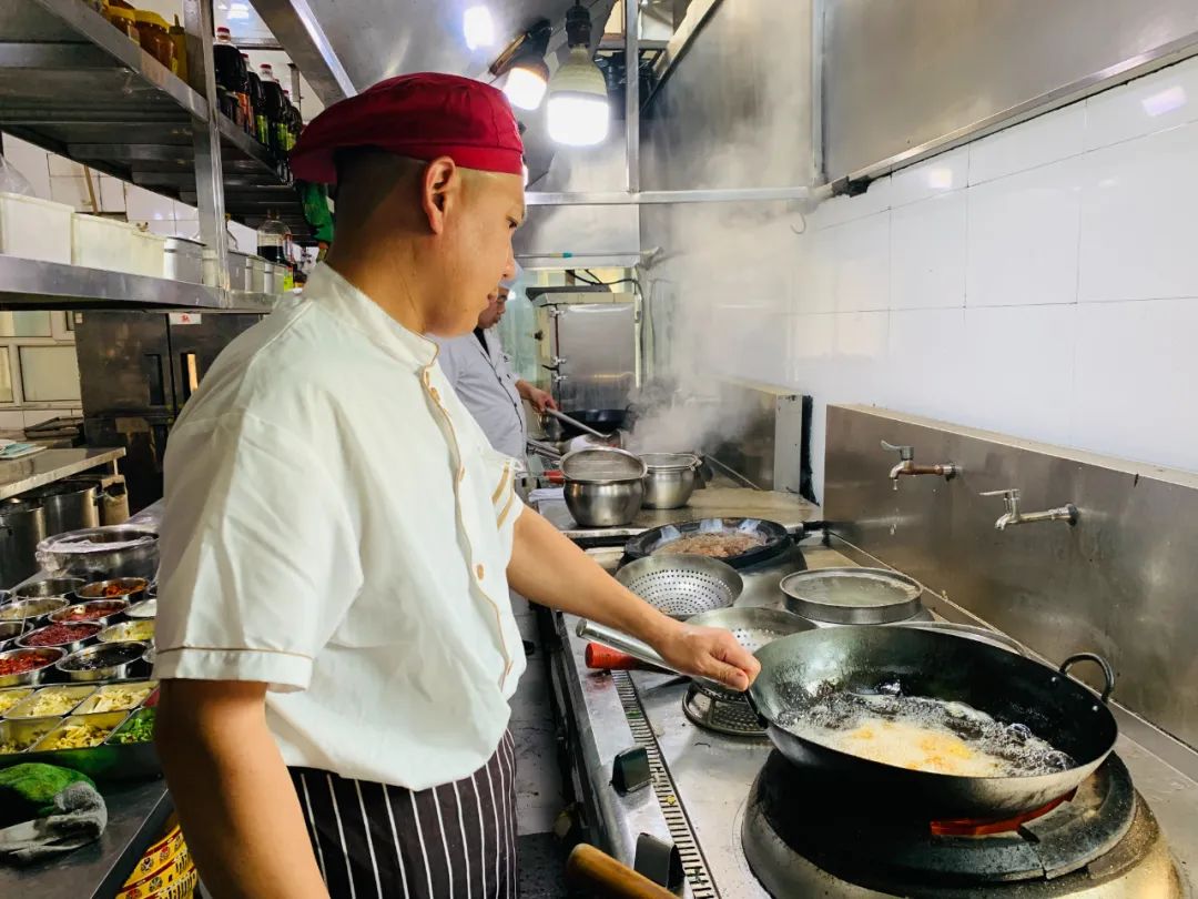 藏不住啦！伊宁县这家开了8年的川湘菜餐厅，平价味美超过瘾