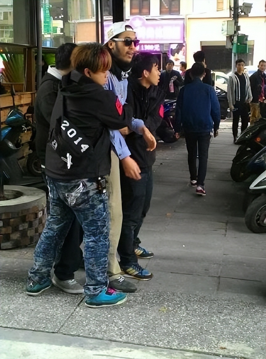 “实力偶像”林俊杰：奶新人被说好妹妹太多，凌晨四点专门去签名