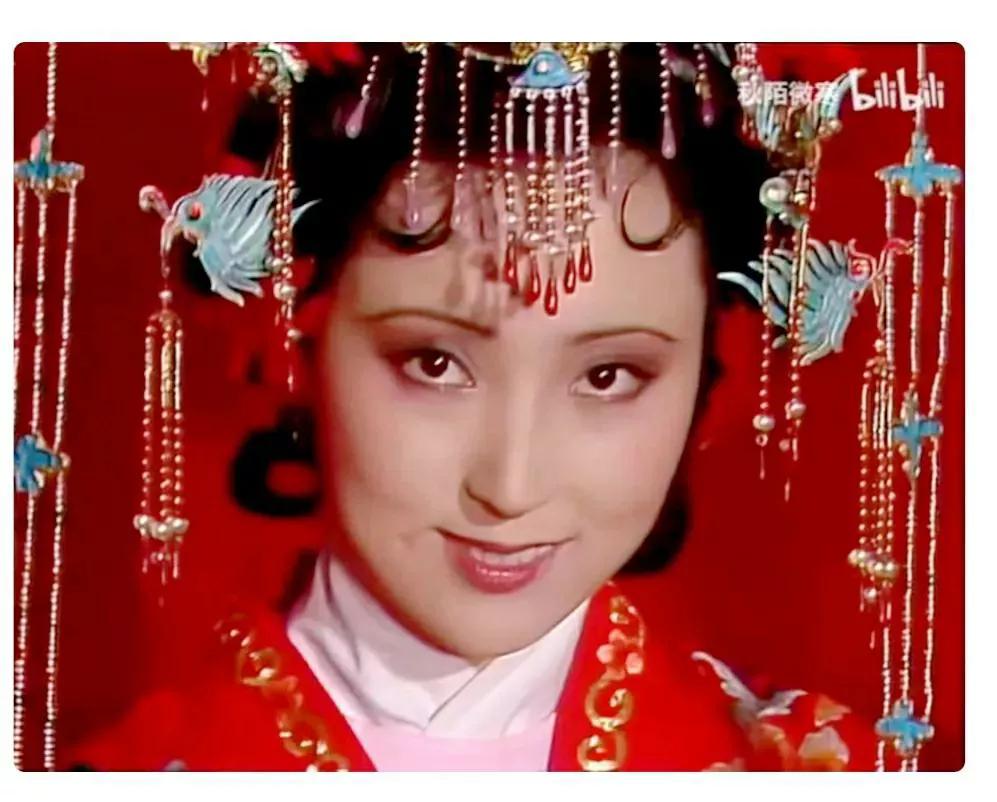 影视剧角色比惨大会：多愁多病的孤女林黛玉，被好闺蜜挖了墙角