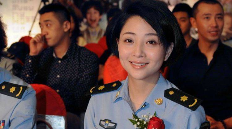 前夫入狱10年，与李金羽无疾而终，“水蜜桃”殷桃如今怎样了？