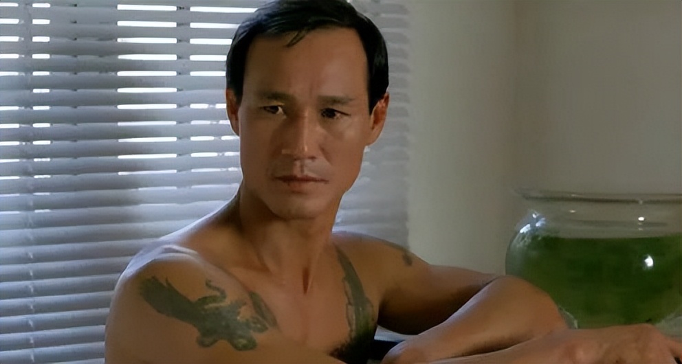 黑帮大佬的美貌女儿：有人隐姓埋名做艺人，有人父亲遗愿不进娱圈