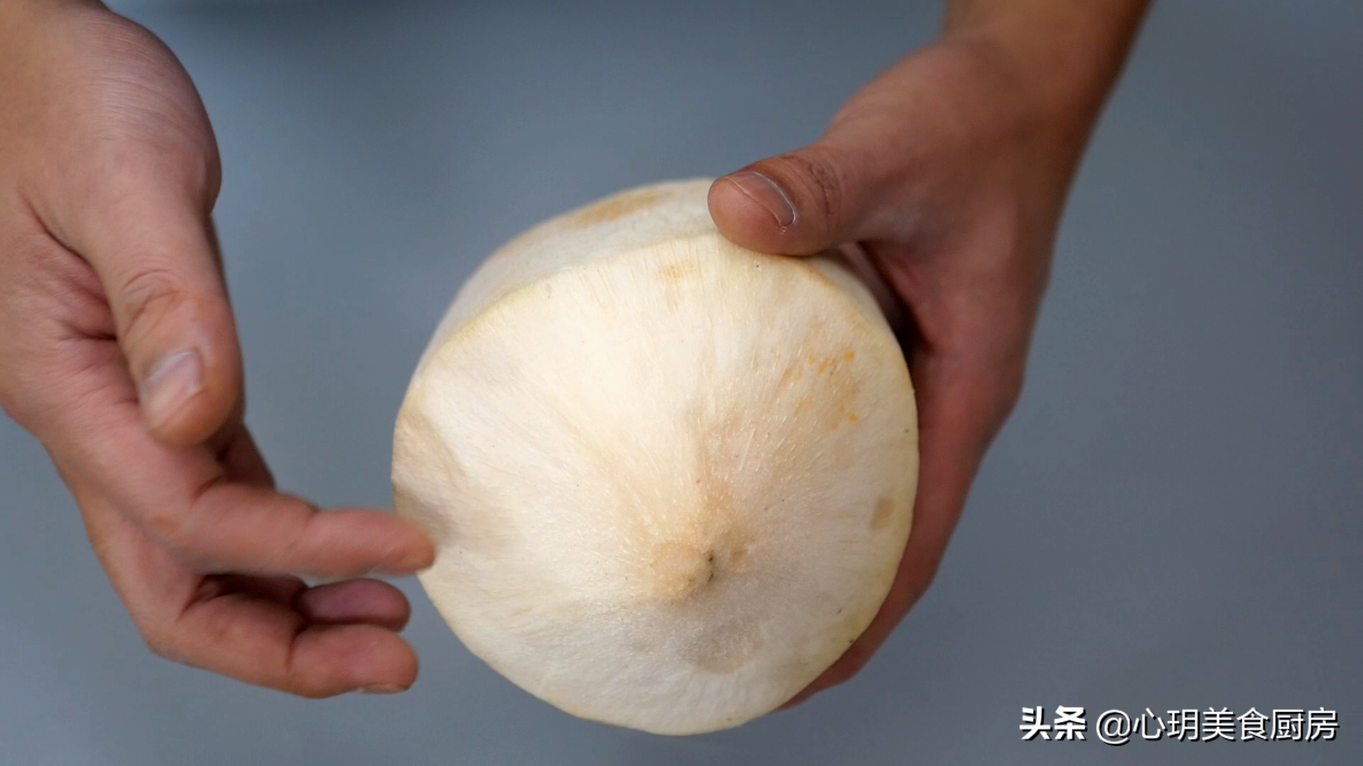椰肉怎么取出来方便（简单五步取出椰肉很轻松）
