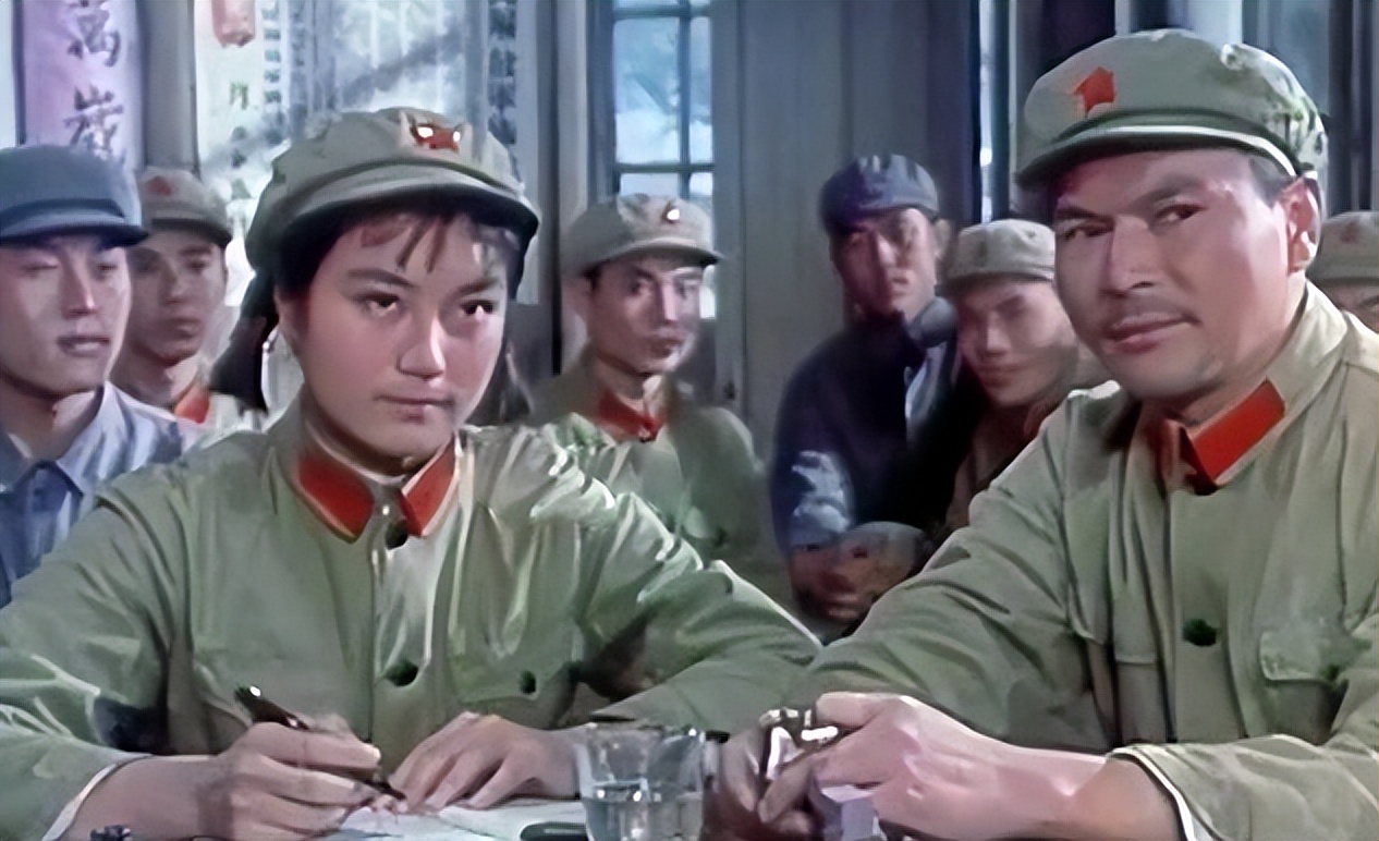 演员陈烨：巅峰时赴美留学，嫁美国丈夫生二子，如今她值得吗？