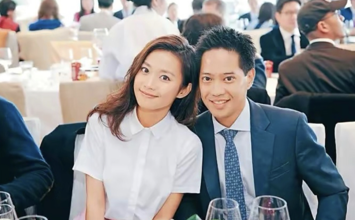 杨爱瑾上一部作品是七年前上映的《发明大师》,2016年她嫁给永安集团"