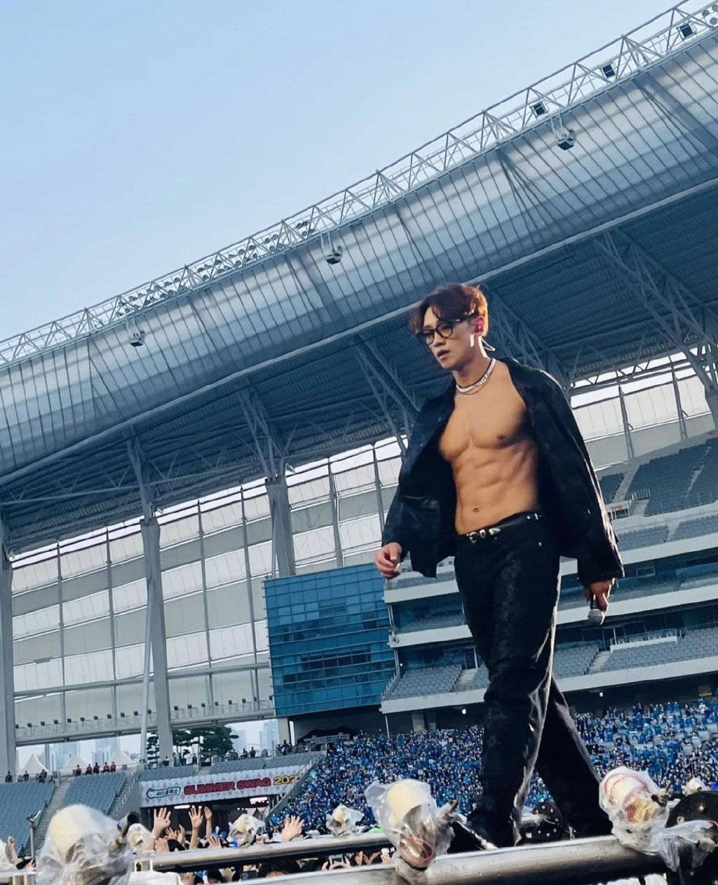 40岁Rain身材堪称完美，肌肉紧实腹肌明显气场十足