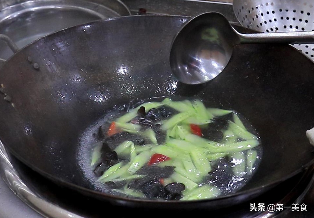 什么食物壮阳(建议男人：生活别太节俭，6种食物该吃就吃，精力充沛身体棒)