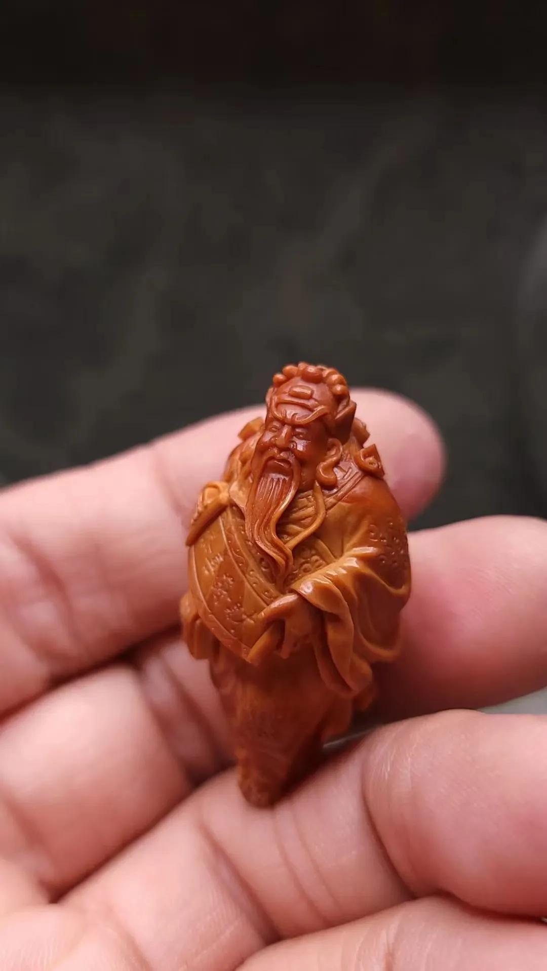 「财神到」精品核雕作品