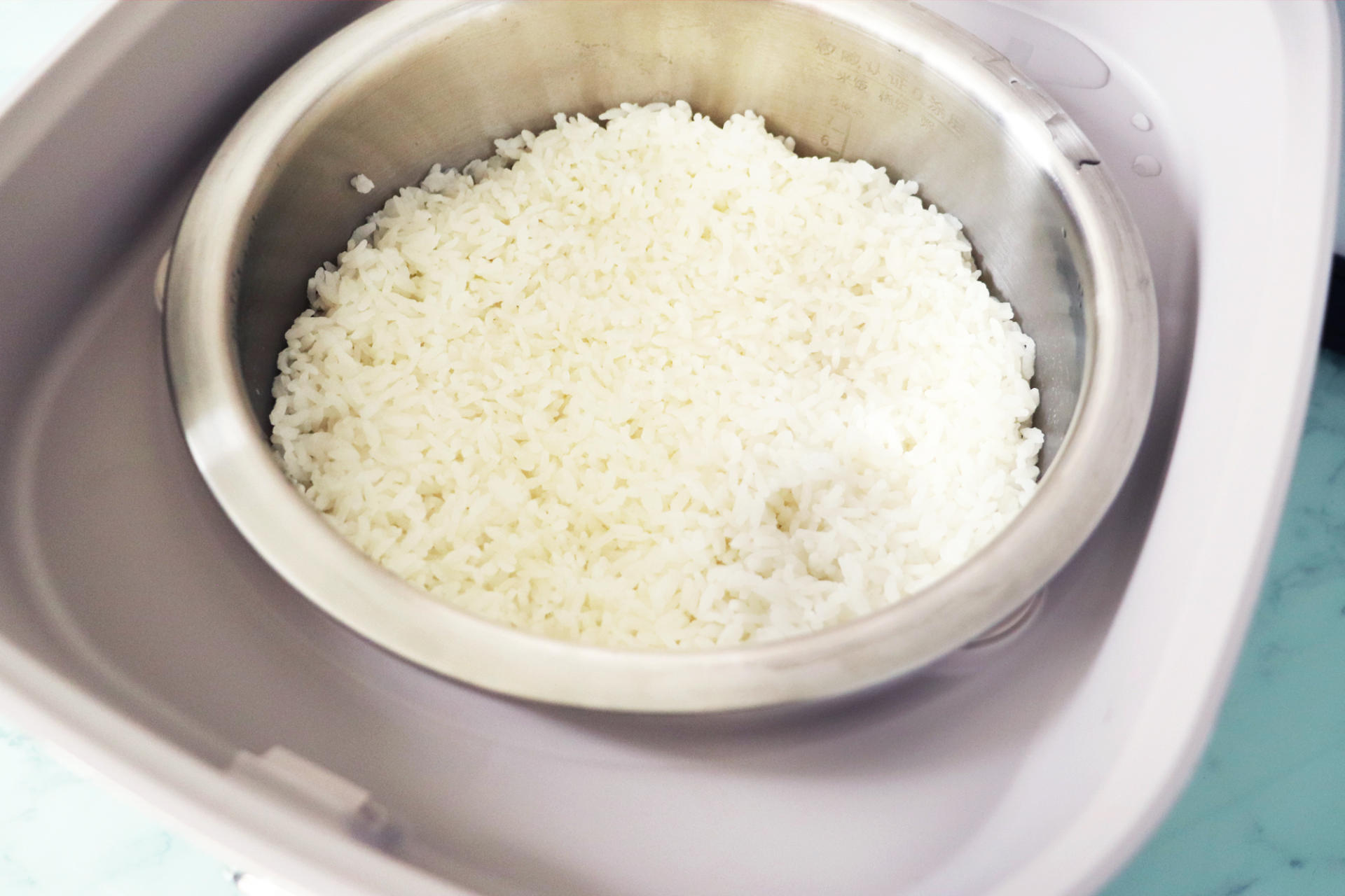 九阳0涂层电饭煲评测，配备304不锈钢内胆，告别涂层脱落危害