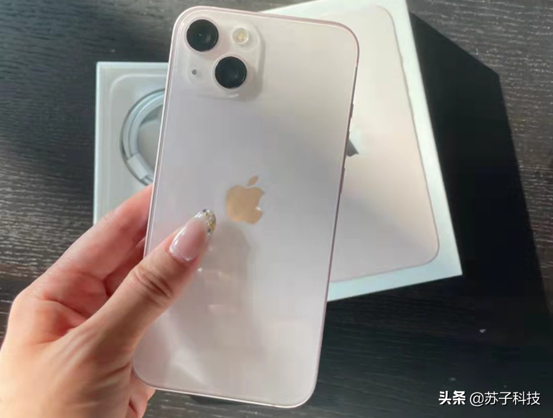 华为HMS+128GB+玻璃机身，仅699元，外观致敬iPhone13