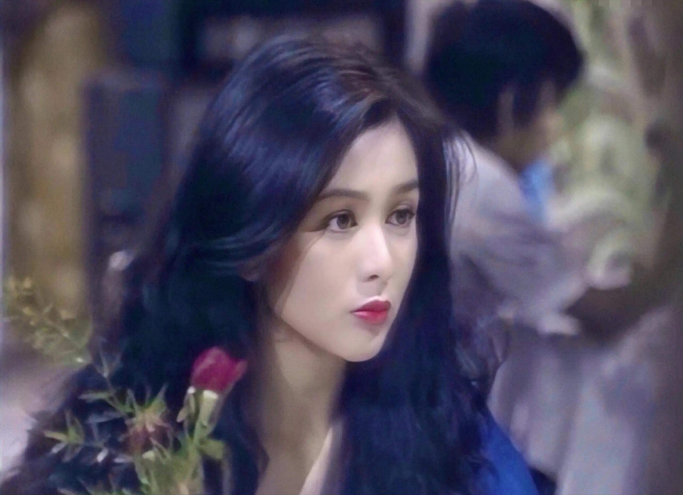 “考古”女星罕见18岁青涩照，刘亦菲太甜了，宁静好野