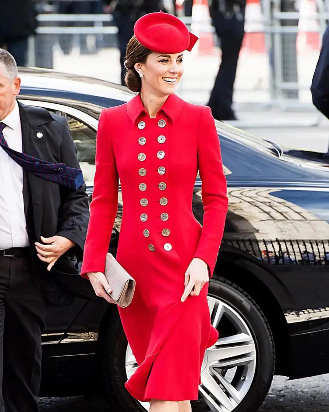 亲民友善的英国王妃凯特身材高挑，穿衣得体可以说是时尚界的标风