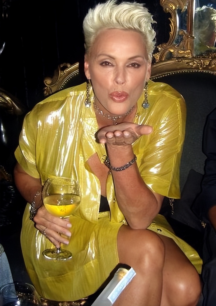 史泰龙的前妻：每天3000美元零花钱，2年后离婚，又拿600万分手费