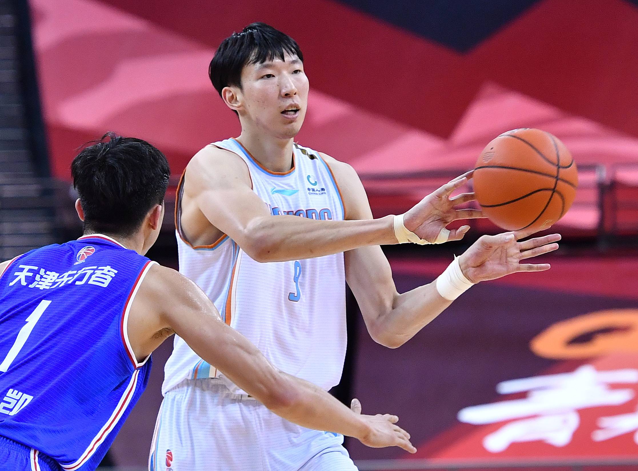 为什么周琦难以在nba立足(为什么周琦二代会是榜眼，周琦却是43顺位，三点原因决定)