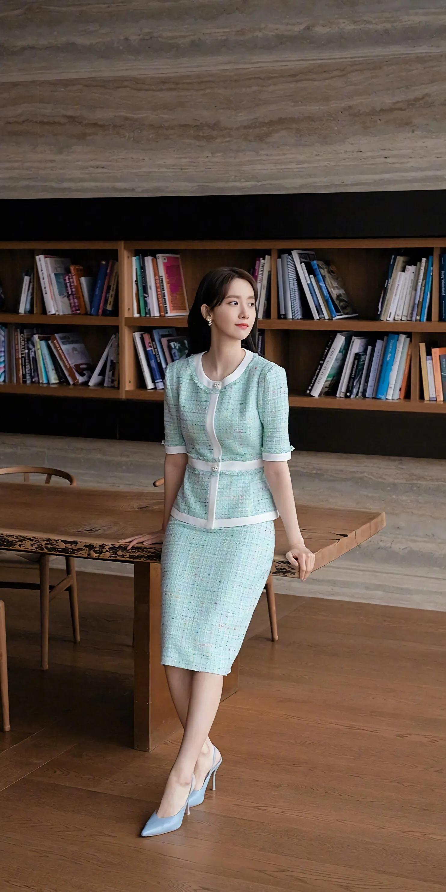 韩国艺人林允儿壁纸欣赏