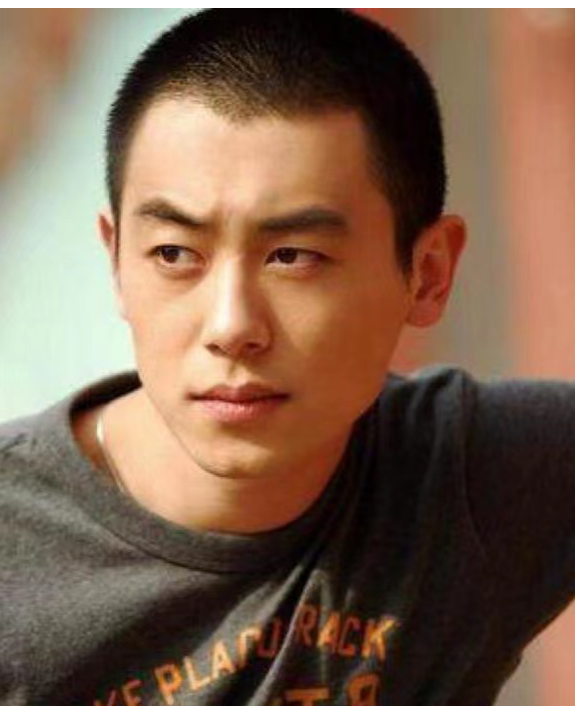 情史干净的6位男星，个个是“妻管严”恩爱多年，牵手就是一辈子