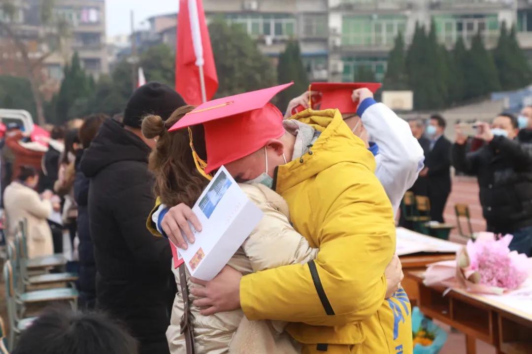 閬中中學(xué)舉行高三學(xué)生成人宣誓儀式(圖12) 閬中中學(xué)舉行高三學(xué)生成人宣誓儀式(圖12)