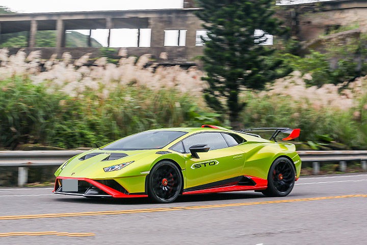 最不讲武德的市售车，试驾兰博基尼Huracán STO
