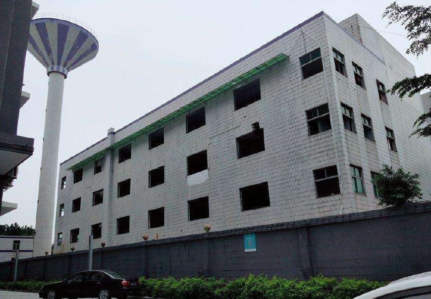 2009年，上海女硕士带母求学被拒自杀，校方回应：可赔偿，不道歉