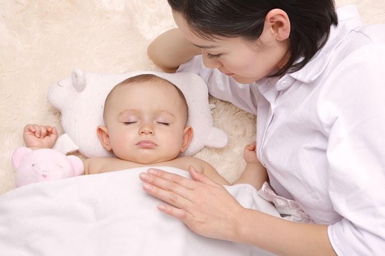 宝宝频繁夜醒怎么办？父母们要重视！记住这些方法