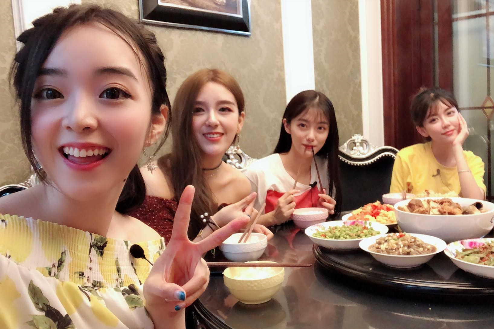 女大学生被指责为“捞女”，对话曝光尺度大，究竟谁对谁错？