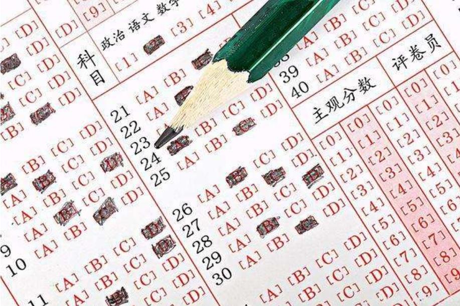 为啥高考只允许“2B铅笔”涂卡？看到电脑阅卷后才恍然，别选错了