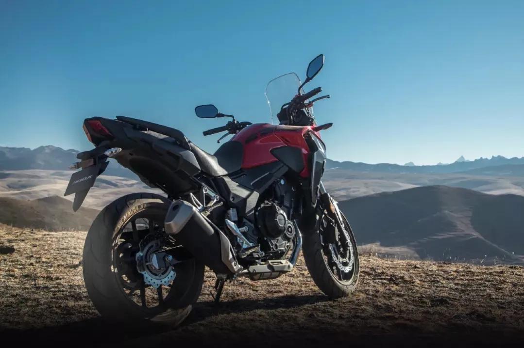 本田cb400系列新款上市,老款开始促销,虽然是玩套路但还是很香