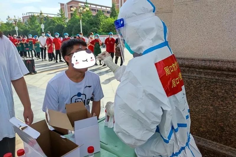 <a href=http://www.www17991.com target=_blank class=infotextkey>周口市婦幼保健院</a>核酸采集小組進校園保駕護航助高考