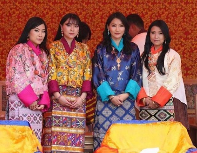 不丹4位王母是亲姐妹，43年前同嫁老国王，为了王储之位姐妹成仇