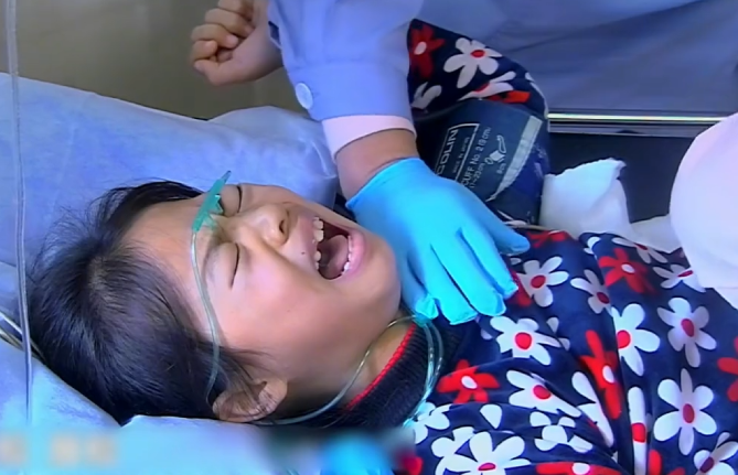 上海9岁女童遭碾压,右腿骨肉分离面临截肢,妈妈迟迟不肯签字手术