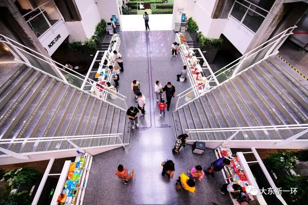 沈阳首座梦幻森林书房—大东区“时代文仓”城市书房正式开放