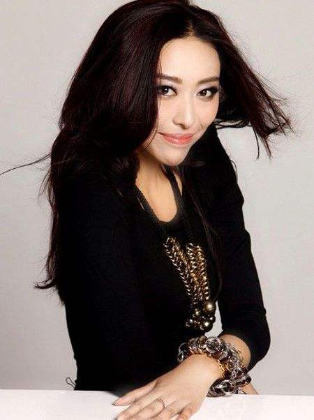 关喆的完美人生！当人民教师，娶葡萄牙老婆生三胎，妻子身份高贵