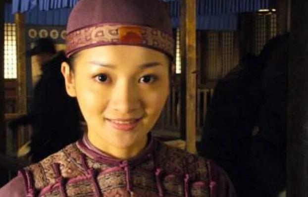 与王奎荣相差37岁的爱情，婚后生一对儿女，饶芯语现在后悔了吗？