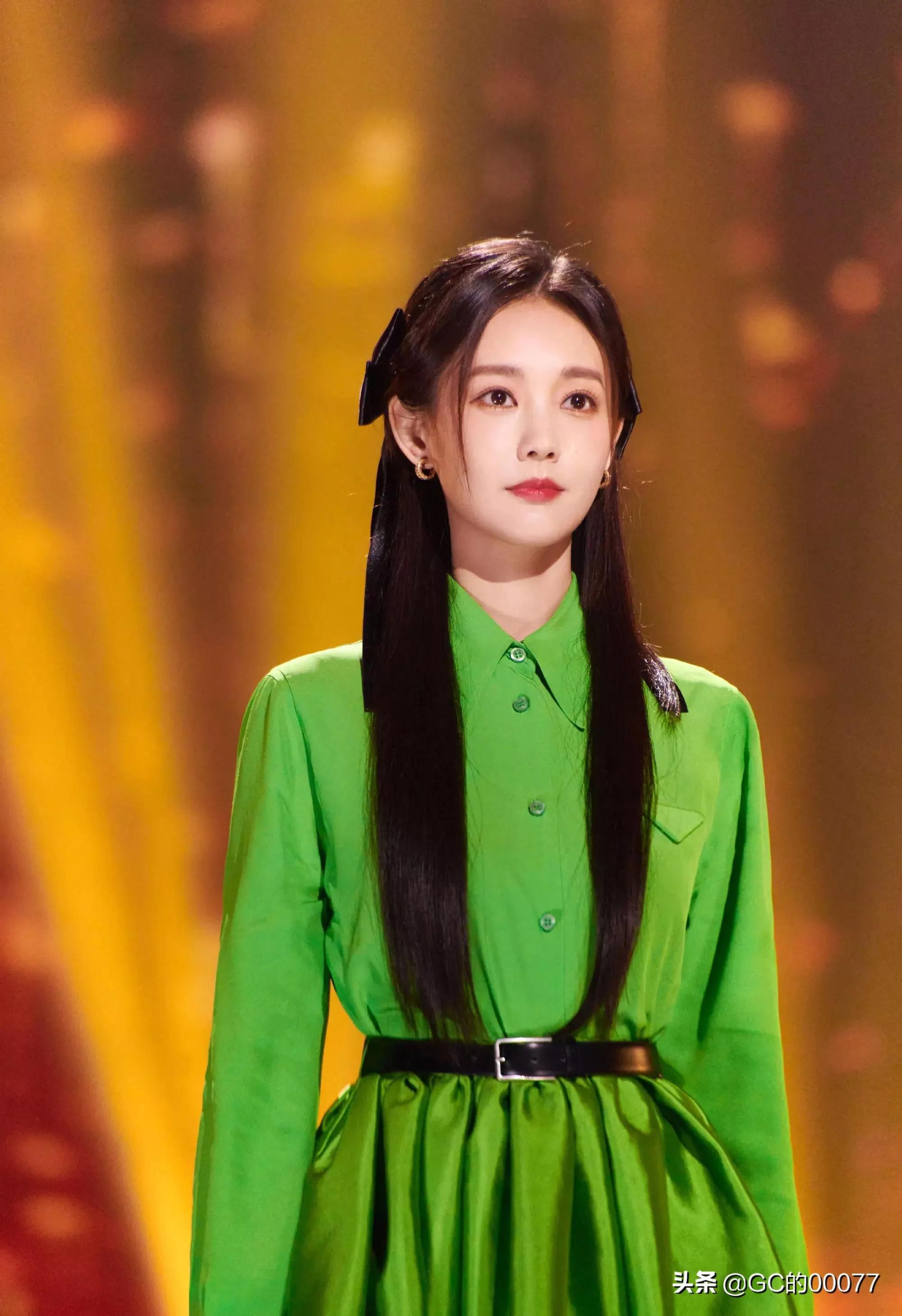 甜美可爱的李一桐