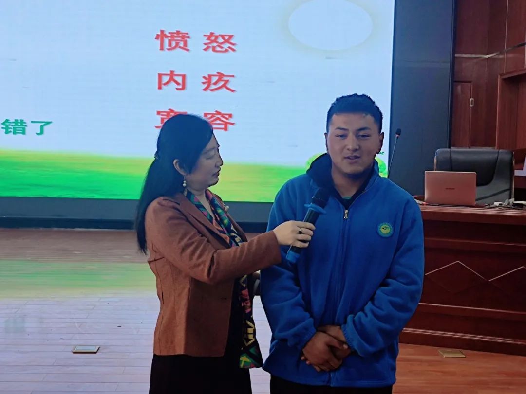“幸福家庭兴陇原·红色家风传万家”——家庭教育公益巡讲在临潭县举行
