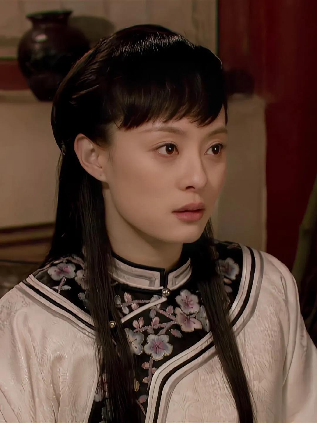 一边陪伴着嬛儿畅谈诗词歌赋,一边还带来女儿胧月的消息,允礼确实是一