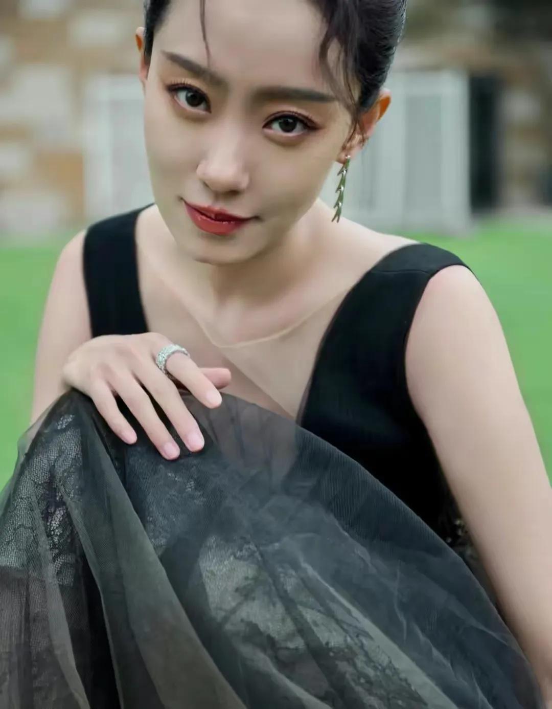 张小斐滑板又帅又酷，随性自然的她让人喜爱