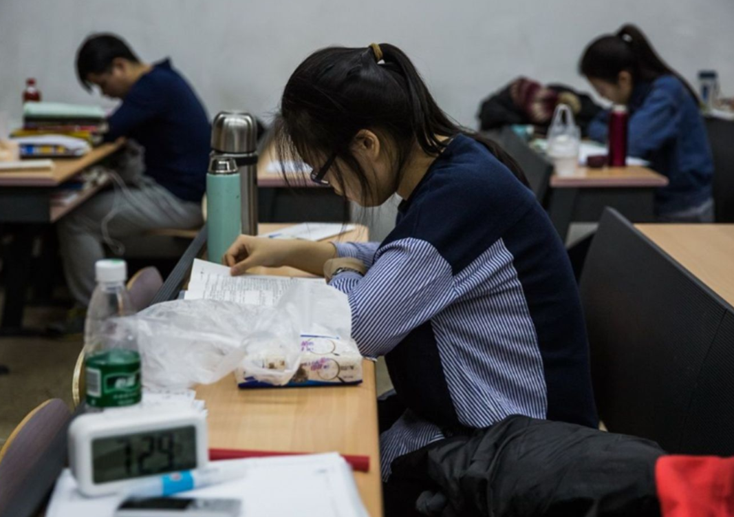 大学生每月生活费给多少？1500够不够？听听辅导员怎么说