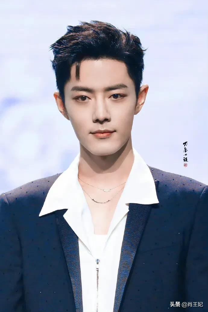 桃桃的一组生图,肖战的眼睛真好看,灵气逼人鲜花与少年绝配