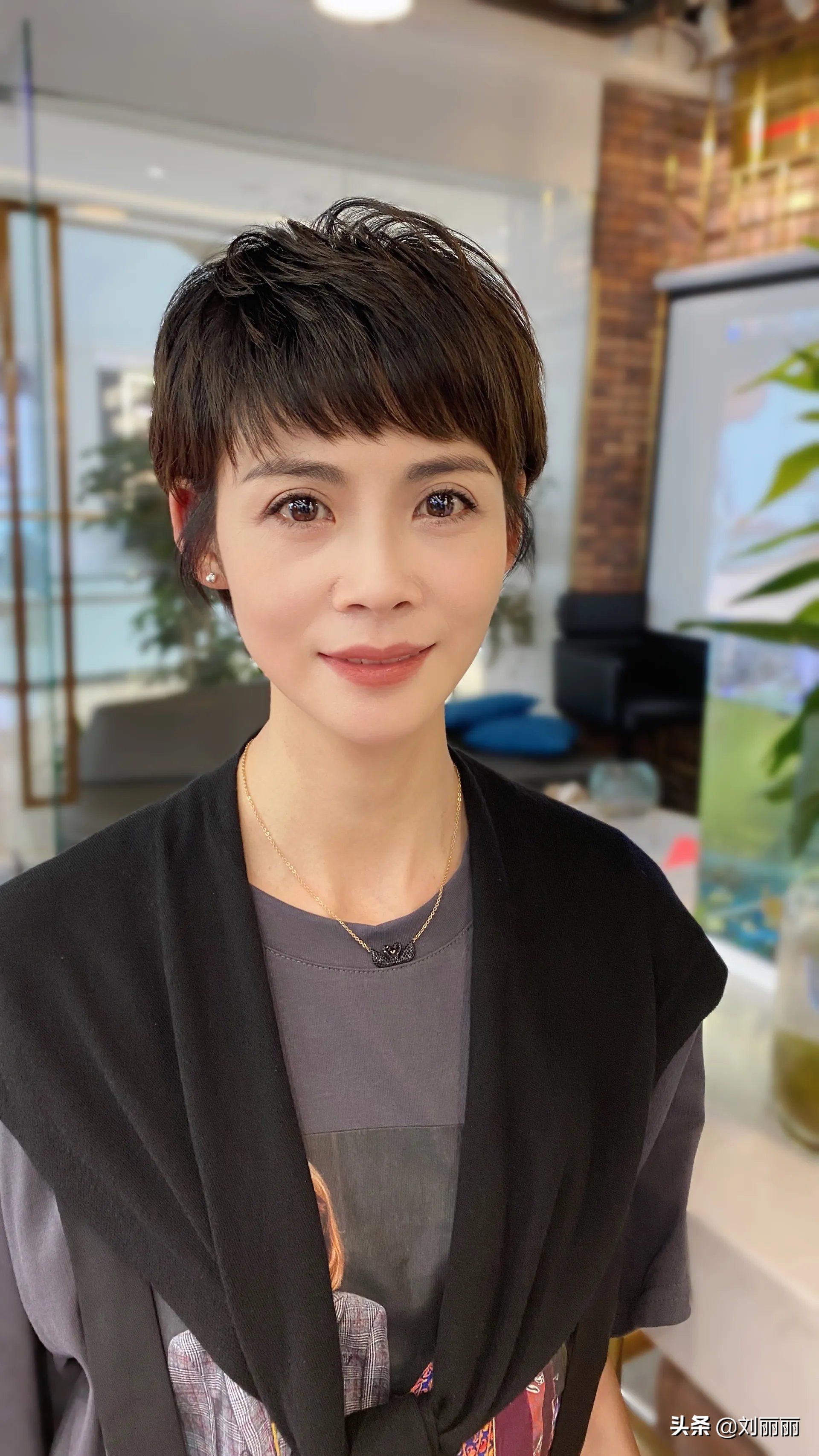 女发别再瞎剪了,看看当下最火发型17款,潮流还时尚