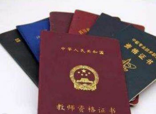 想考“教师编”的学生，4门学科值得选择，需求大好就业上岸容易