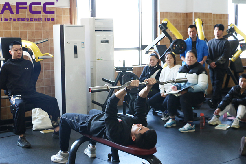 国内口碑好的健身学院（健身学校学费一般多少费用呢）